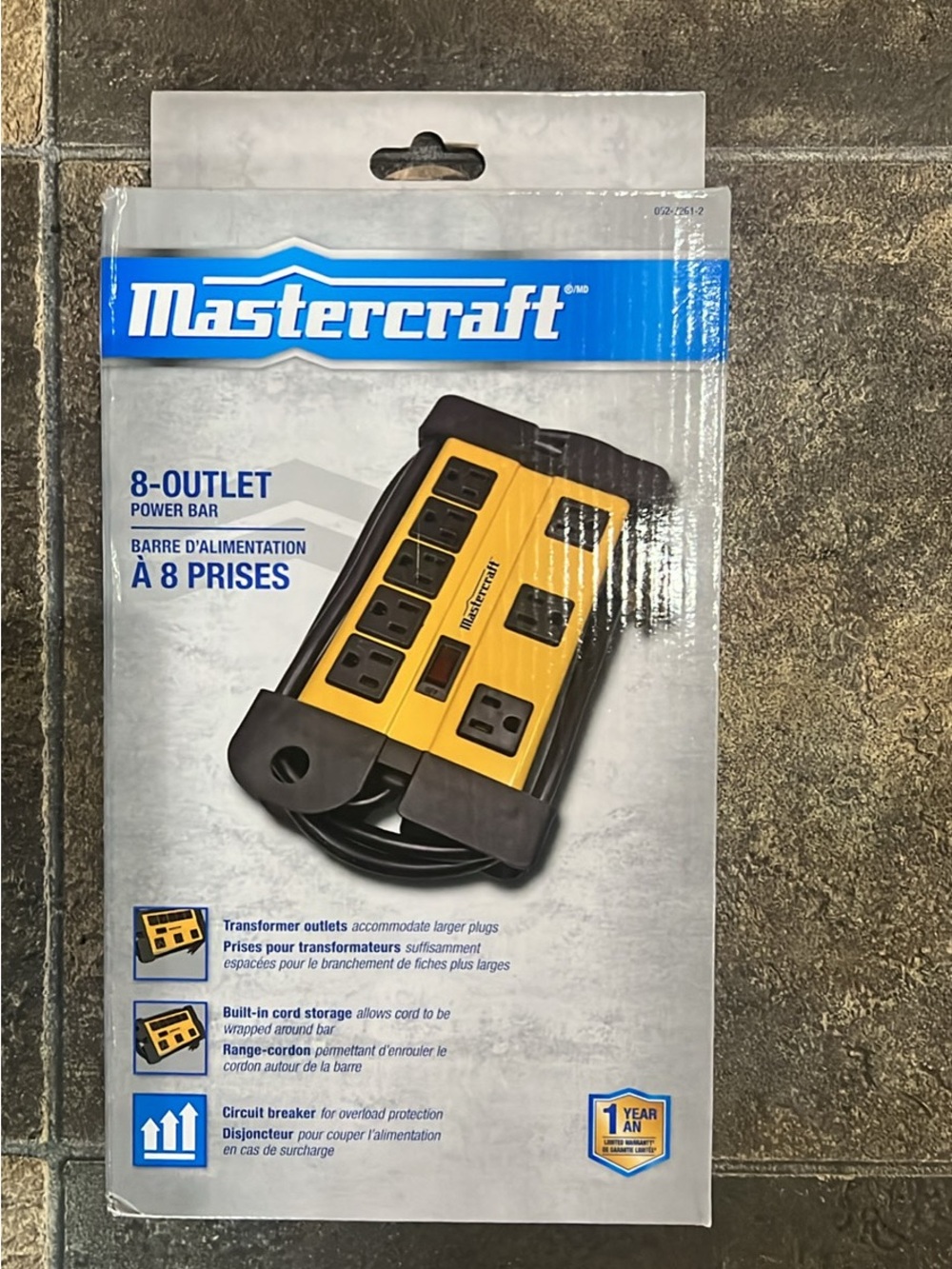 Mastercraft 8-Outlet Power Bar with 6-ft Cord, Circuit Breaker & Lighted Switch